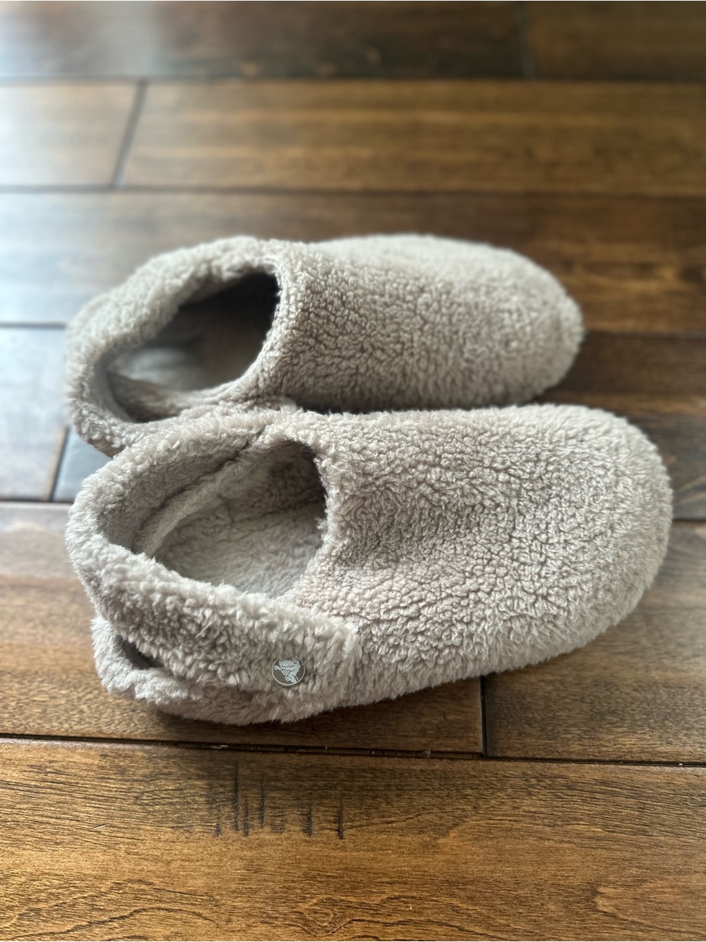 CROCS sherpa tan slippers women 8